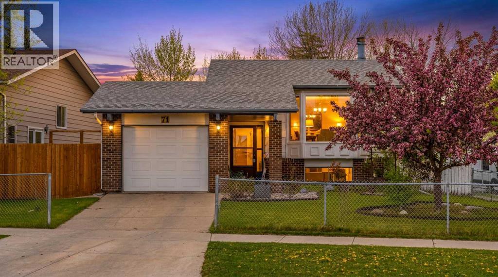 House for Sale in 71 Sunmills Drive SE|Calgary, Alberta T2X2R4