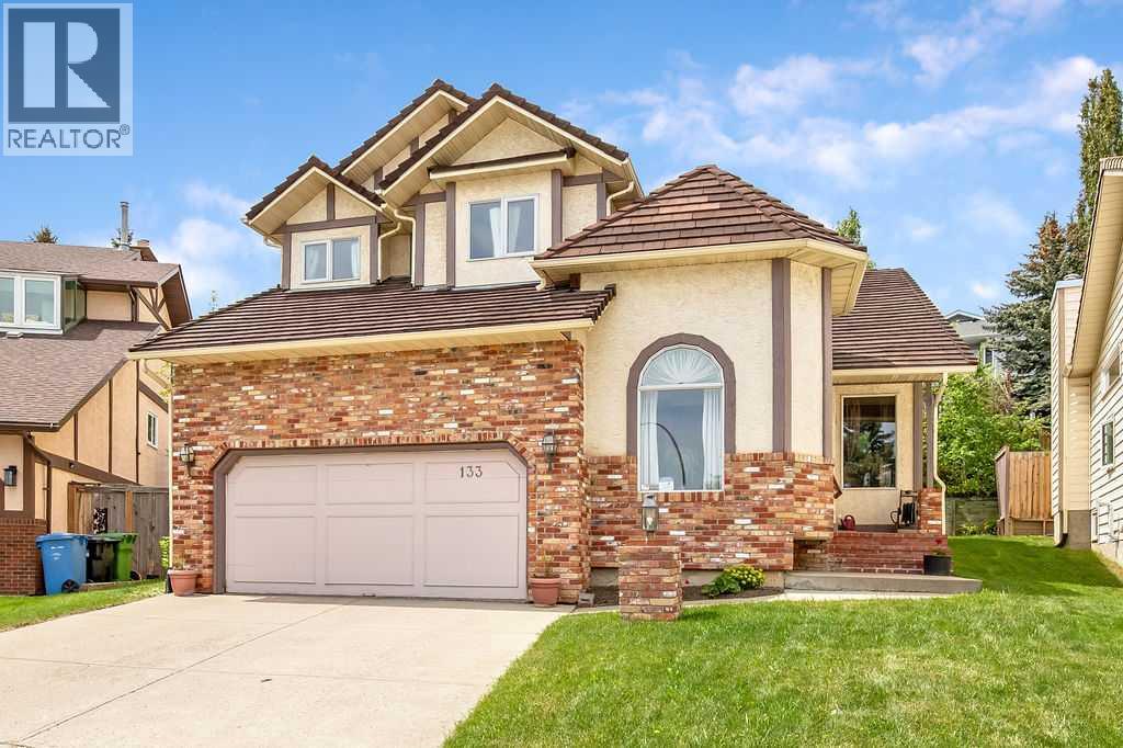 House for Sale in 133 Signal Hill Circle SW|Calgary, Alberta T3H2H1