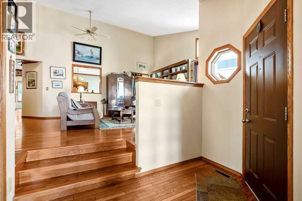 House for Sale in 133 Signal Hill Circle SW|Calgary, Alberta T3H2H1 3