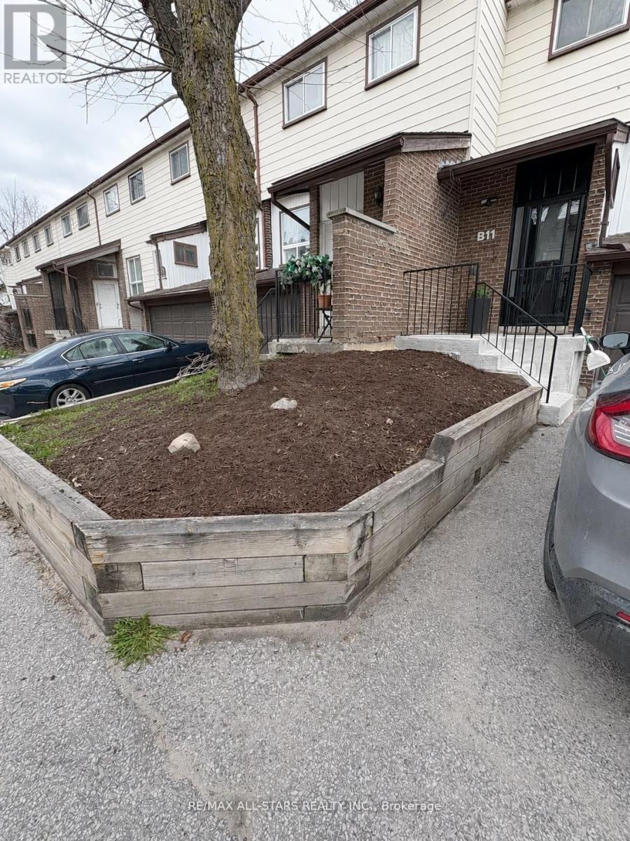 B11 - 63 FERRIS LANE, Barrie (Cundles East), Ontario L4M5C4