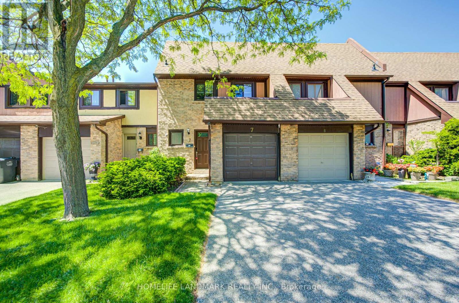 Row / Townhouse for Sale in 7 - 3345 SILVERADO DRIVE|Mississauga (Mississauga Valleys), Ontario L5A3Y8