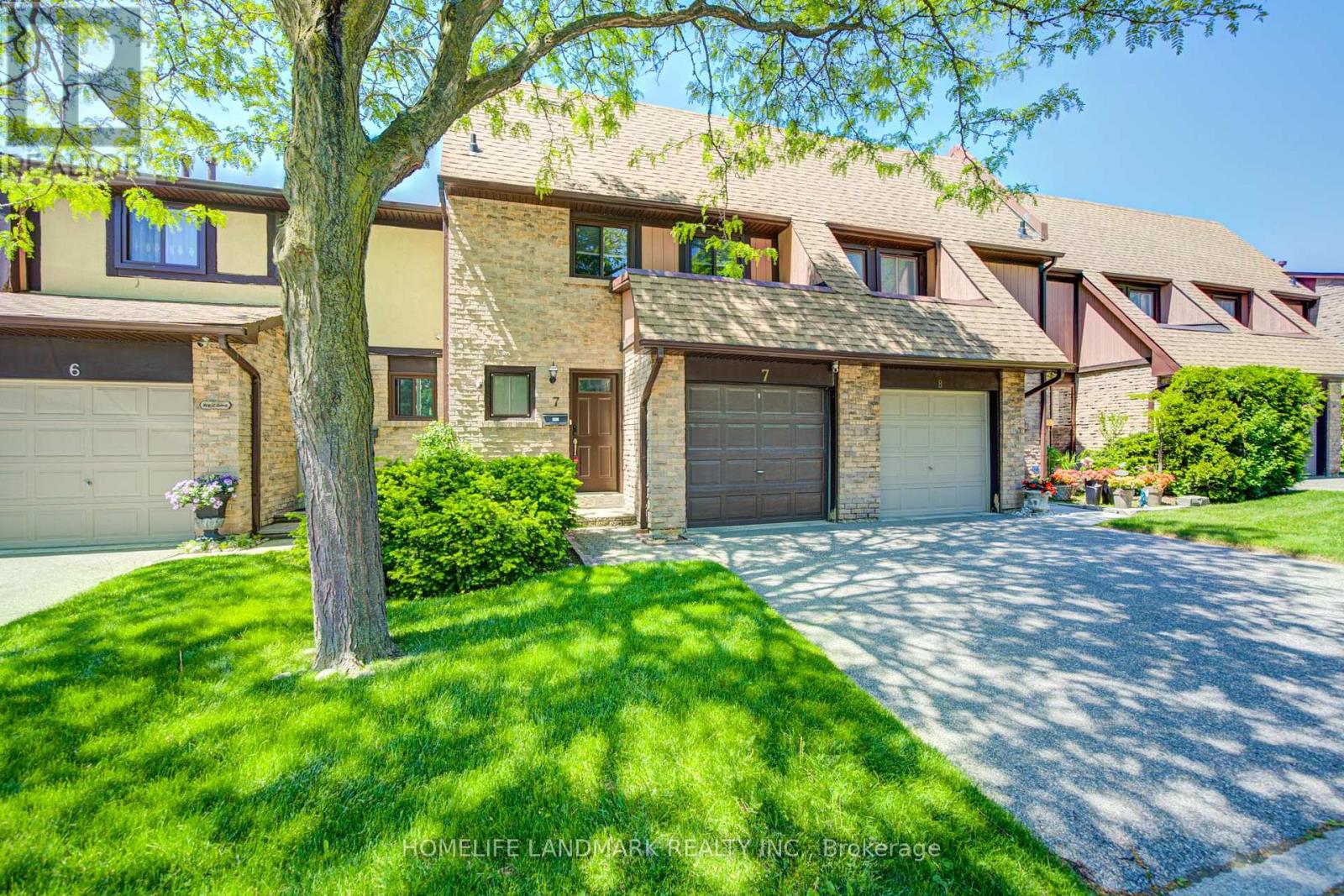 Row / Townhouse for Sale in 7 - 3345 SILVERADO DRIVE|Mississauga (Mississauga Valleys), Ontario L5A3Y8 2