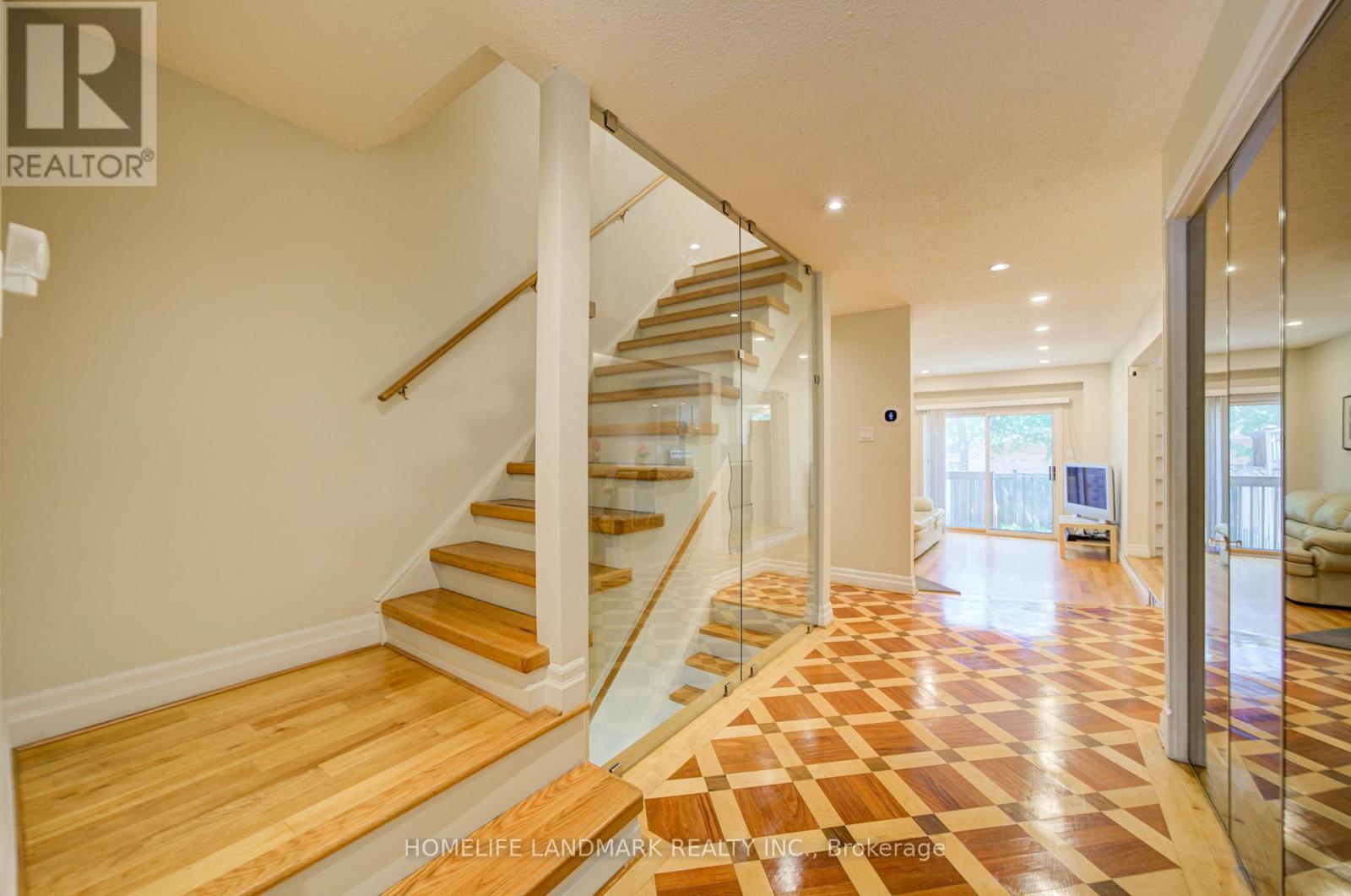 Row / Townhouse for Sale in 7 - 3345 SILVERADO DRIVE|Mississauga (Mississauga Valleys), Ontario L5A3Y8 4