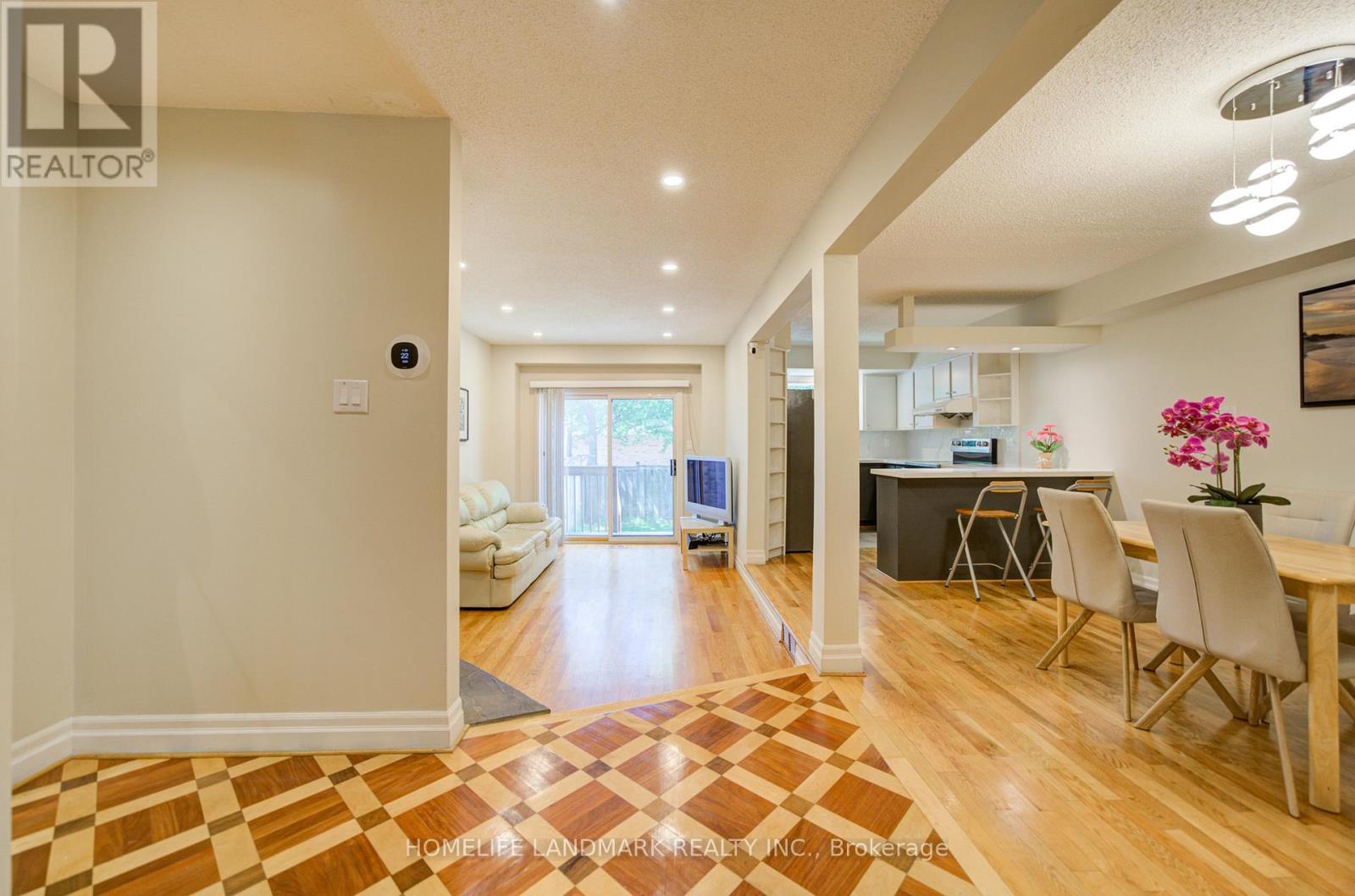 Row / Townhouse for Sale in 7 - 3345 SILVERADO DRIVE|Mississauga (Mississauga Valleys), Ontario L5A3Y8 5