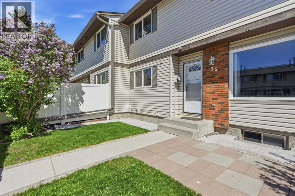 Row / Townhouse for Sale in 35, 740 Bracewood Drive SW|Calgary, Alberta T2W3N3 4