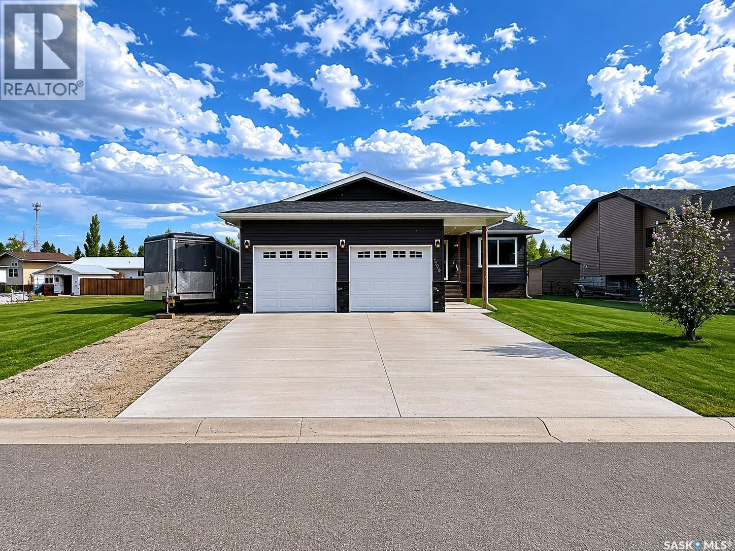 364 8th AVENUE W