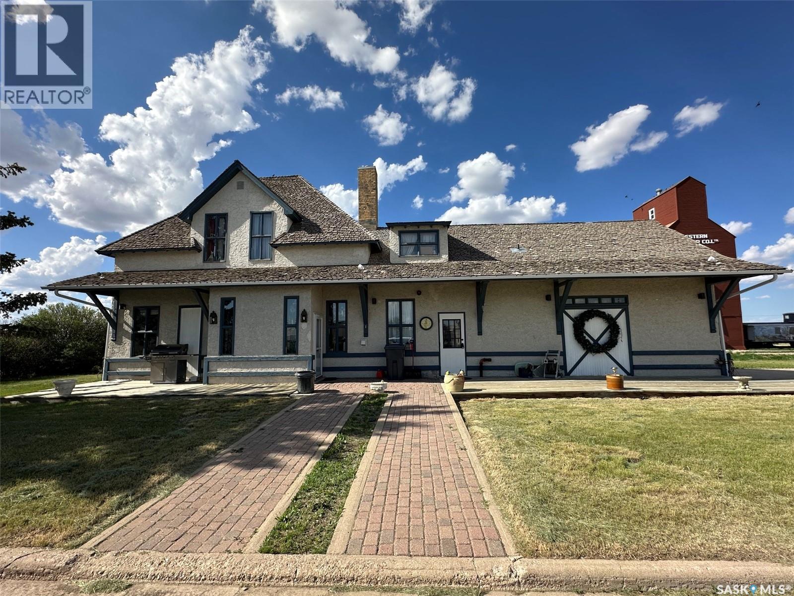 700 Main STREET E