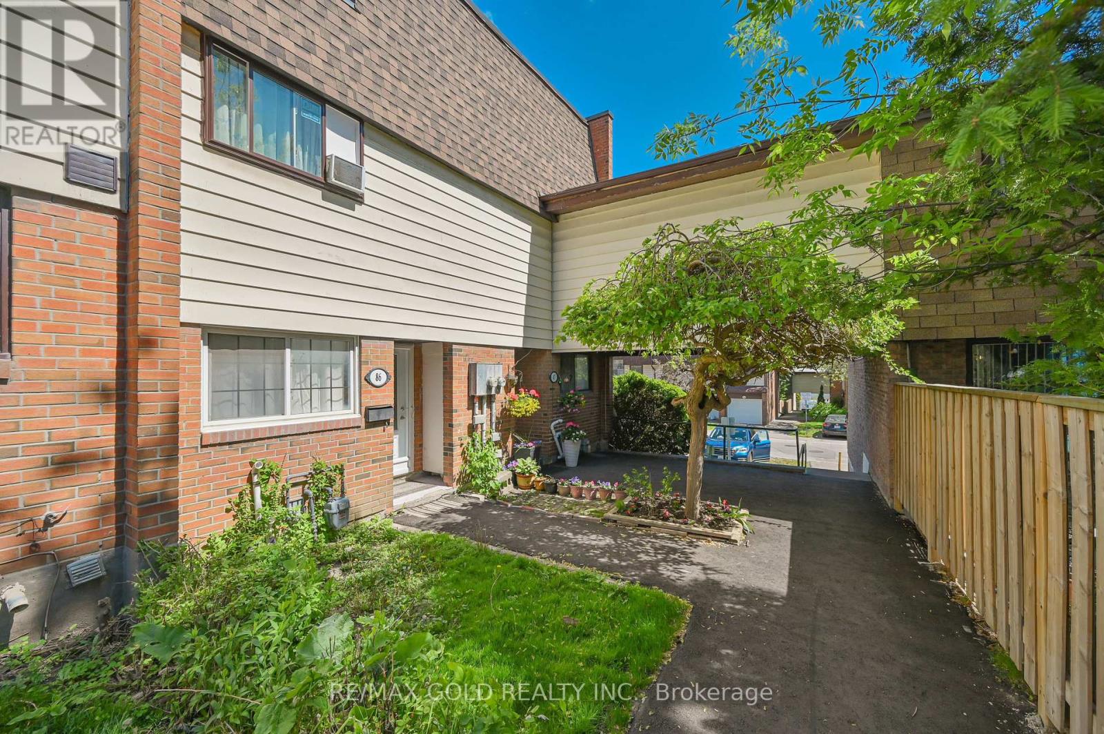 Row / Townhouse for Sale in 87 - 180 MISSISSAUGA VALLEY BOULEVARD|Mississauga (Mississauga Valleys), Ontario L5A3M2