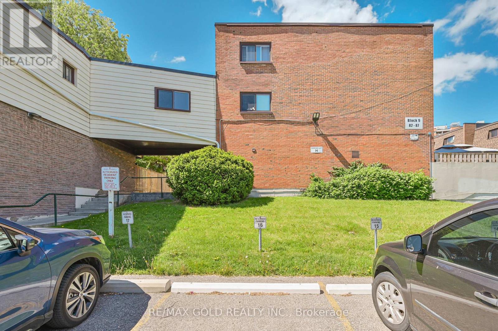 Row / Townhouse for Sale in 87 - 180 MISSISSAUGA VALLEY BOULEVARD|Mississauga (Mississauga Valleys), Ontario L5A3M2 3