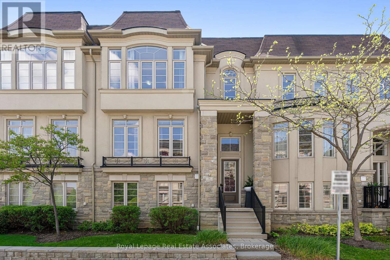 Row / Townhouse for Sale in 20 - 4135 SHIPP DRIVE NE|Mississauga (City Centre), Ontario L4Z0A7