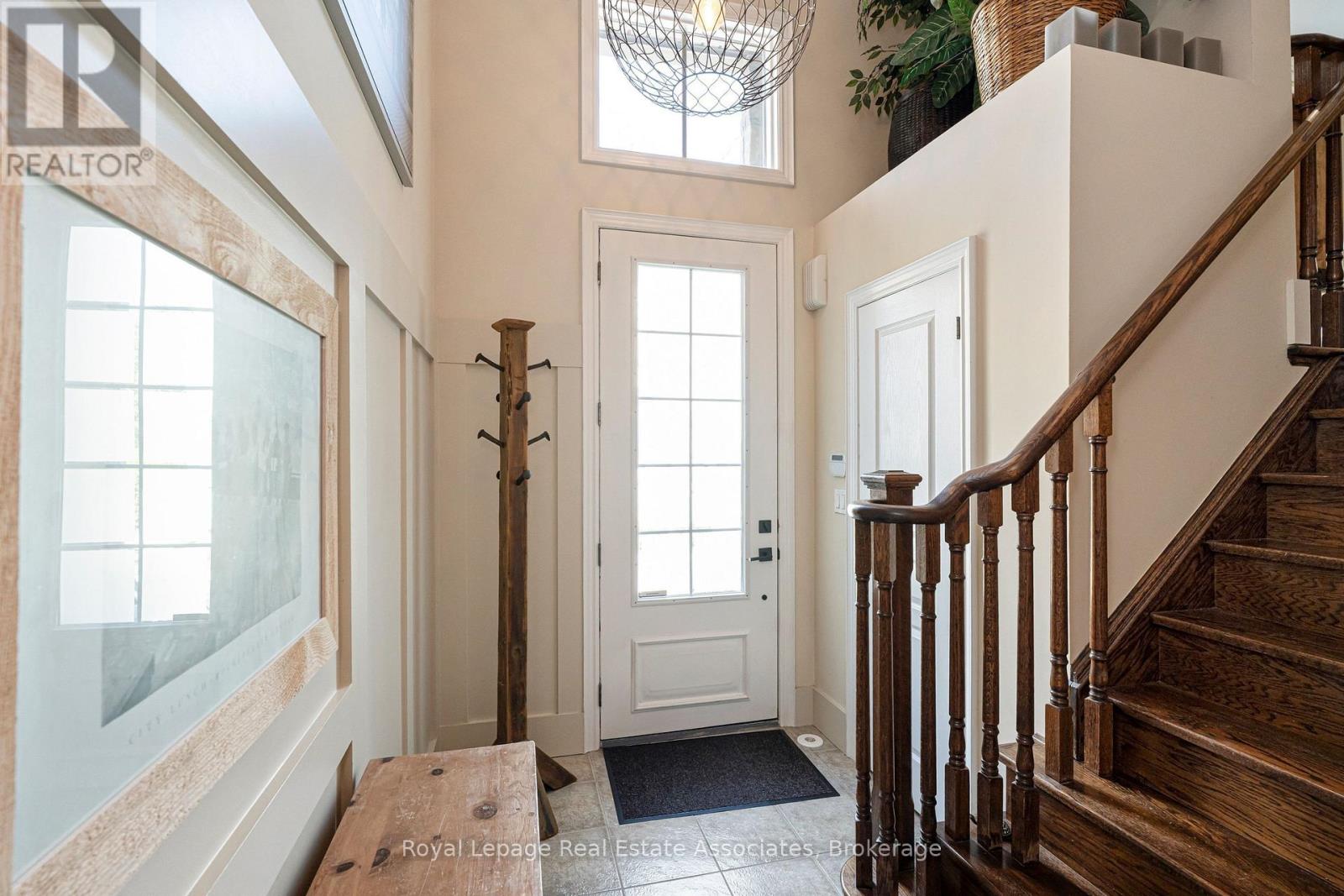 Row / Townhouse for Sale in 20 - 4135 SHIPP DRIVE NE|Mississauga (City Centre), Ontario L4Z0A7 2