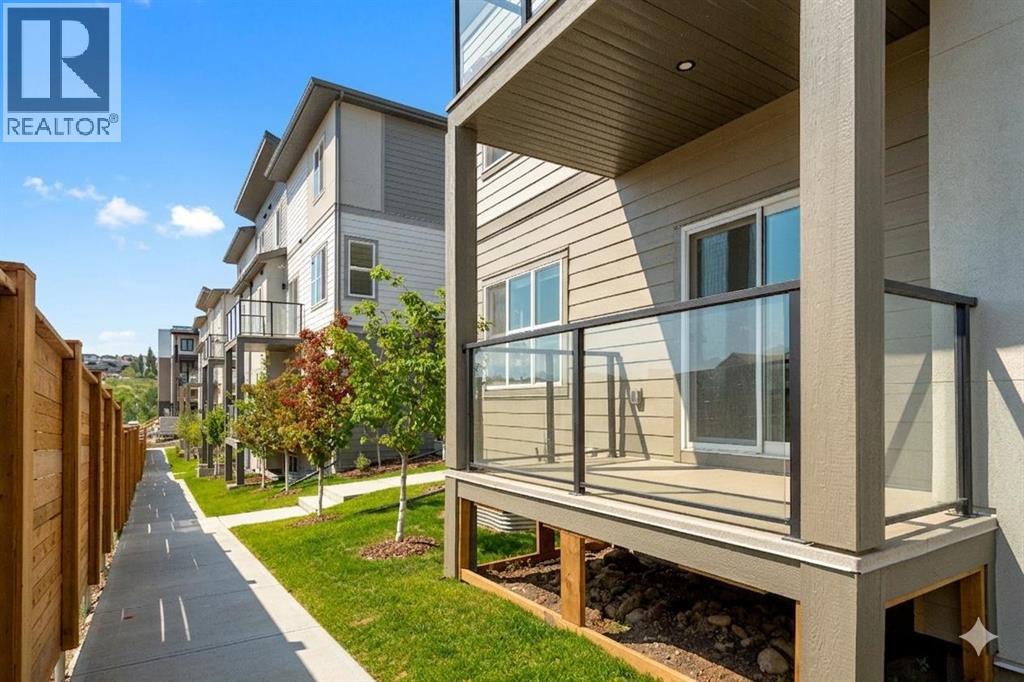 Row / Townhouse for Sale in 60, 2117 81st Street SW|Calgary, Alberta T3H6H5 2
