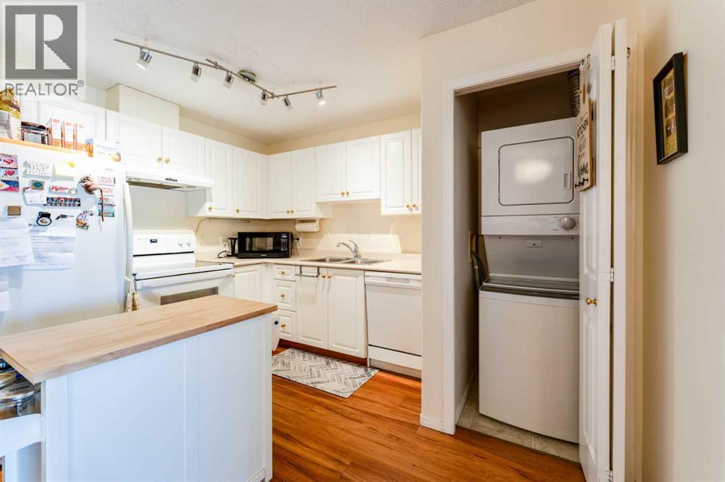 Apartment for Sale in 415, 5000 Somervale Court SW|Calgary, Alberta T2Y4M1 5