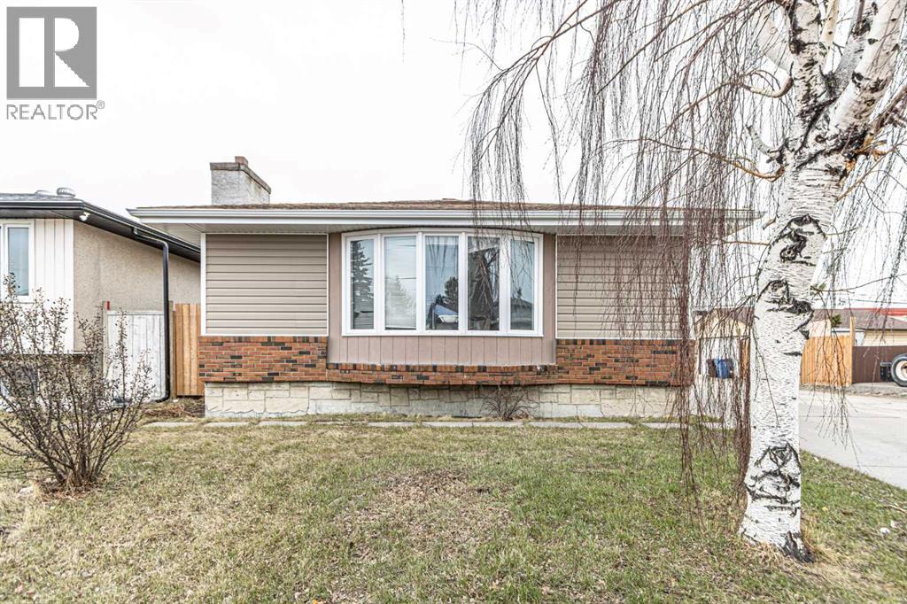 House for Sale in 121 Margate Close NE|Calgary, Alberta T2A3E5 2