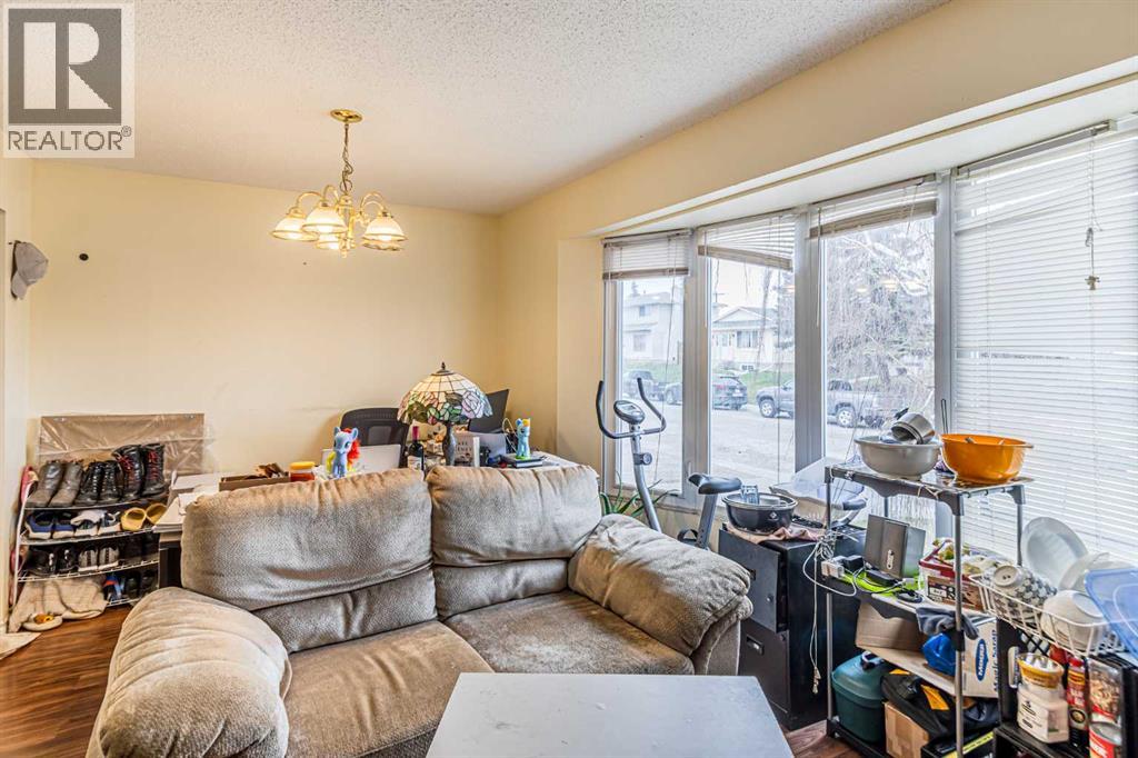 House for Sale in 121 Margate Close NE|Calgary, Alberta T2A3E5 5