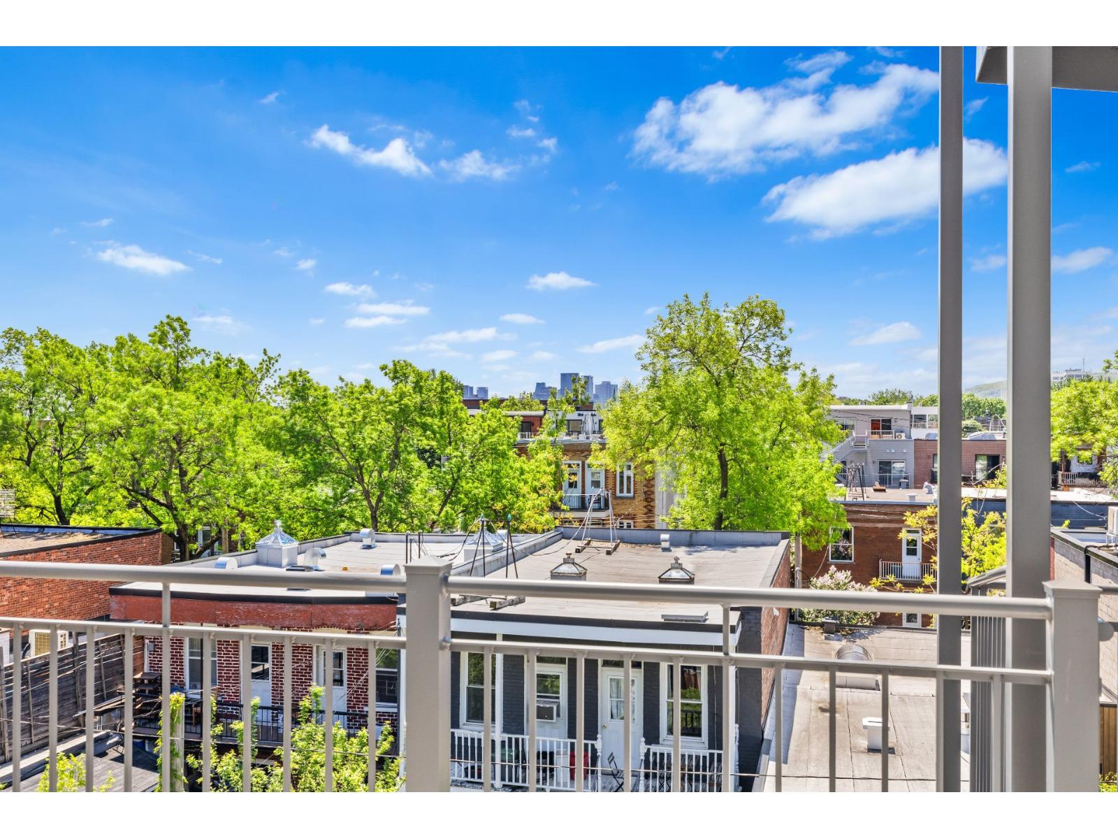 2410 Rue Florian, #301, Montréal (Ville-Marie), Quebec H2K2P5