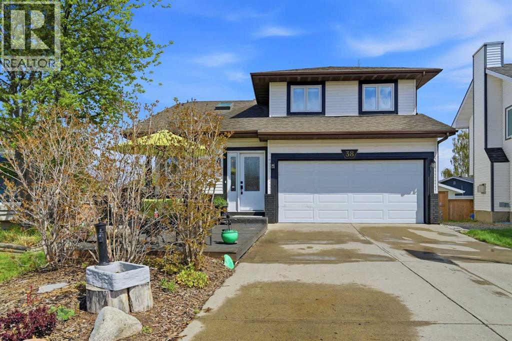 House for Sale in 38 Sandpiper Way NW|Calgary, Alberta T3K3C6