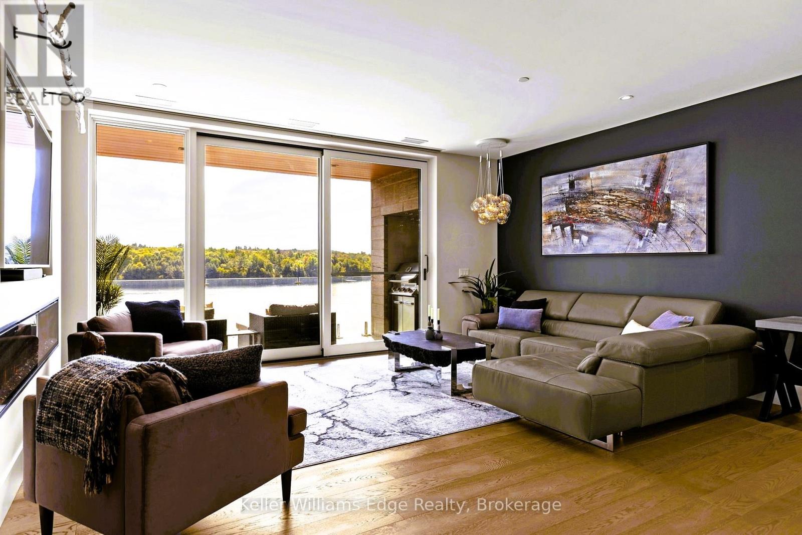 209 - 727 GRANDVIEW DRIVE