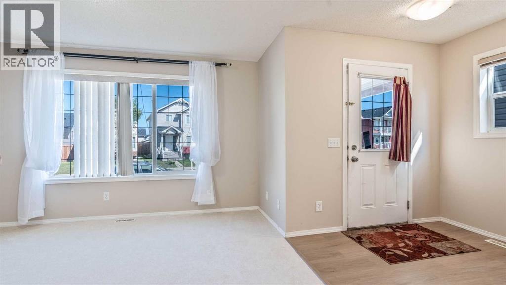 House for Sale in 23 Taralake Road NE|Calgary, Alberta T3J0B1 2