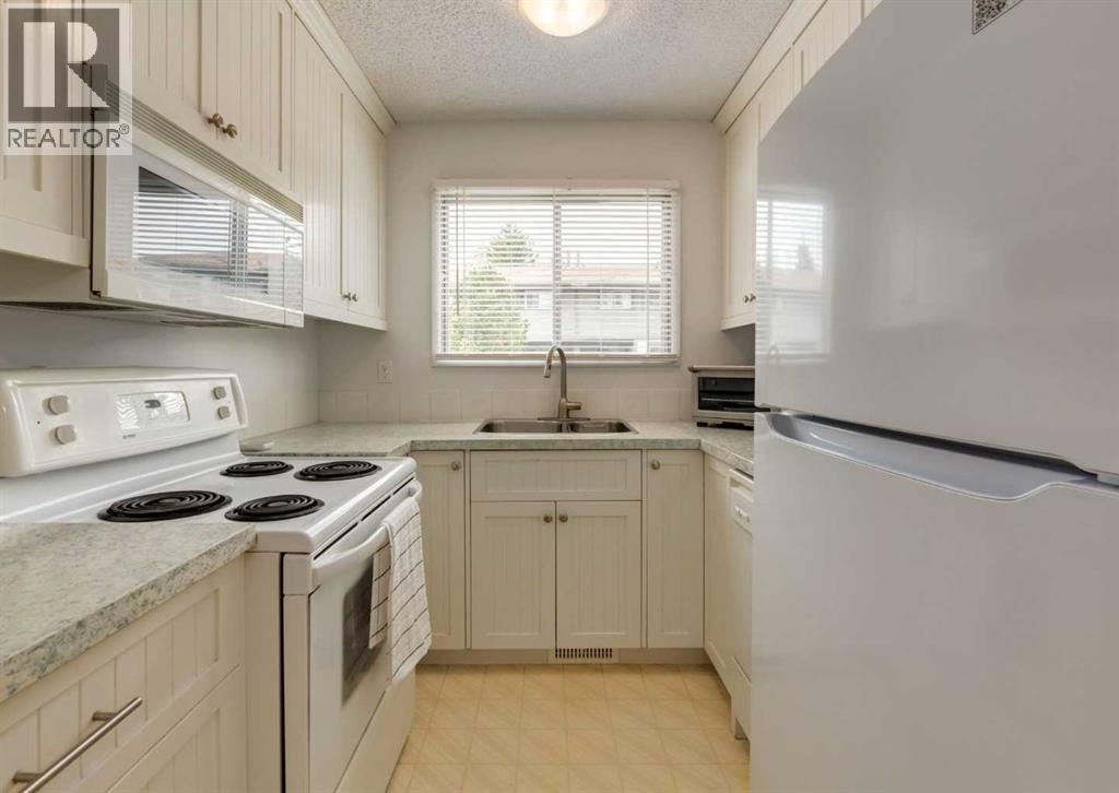 Row / Townhouse for Sale in 122, 7172 Coach Hill Road SW|Calgary, Alberta T3H1C8 5