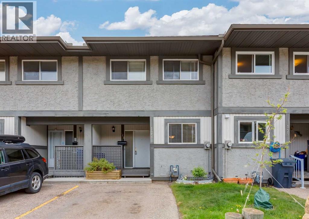 Row / Townhouse for Sale in 122, 7172 Coach Hill Road SW|Calgary, Alberta T3H1C8