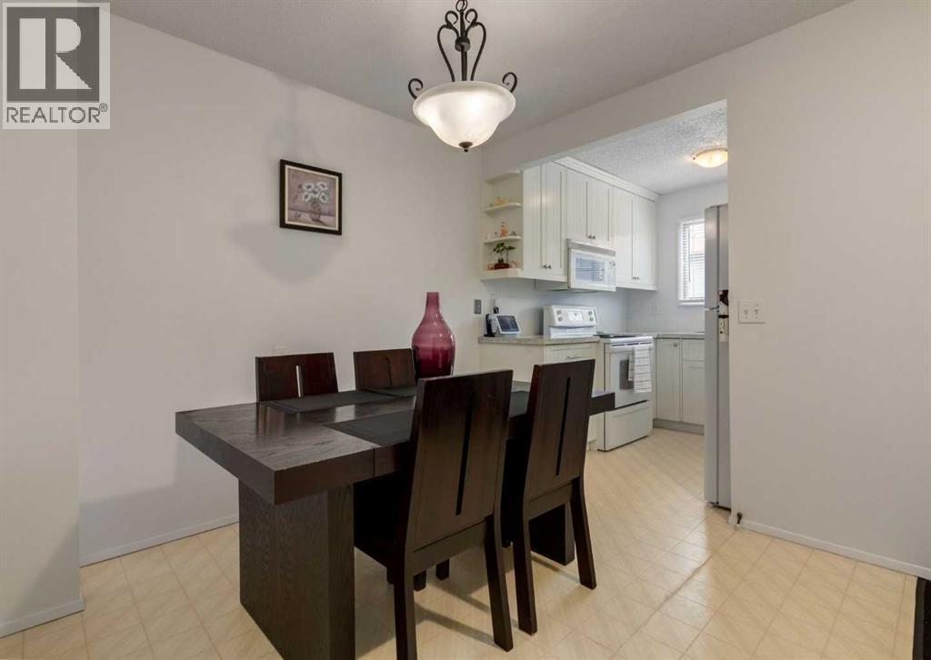 Row / Townhouse for Sale in 122, 7172 Coach Hill Road SW|Calgary, Alberta T3H1C8 2
