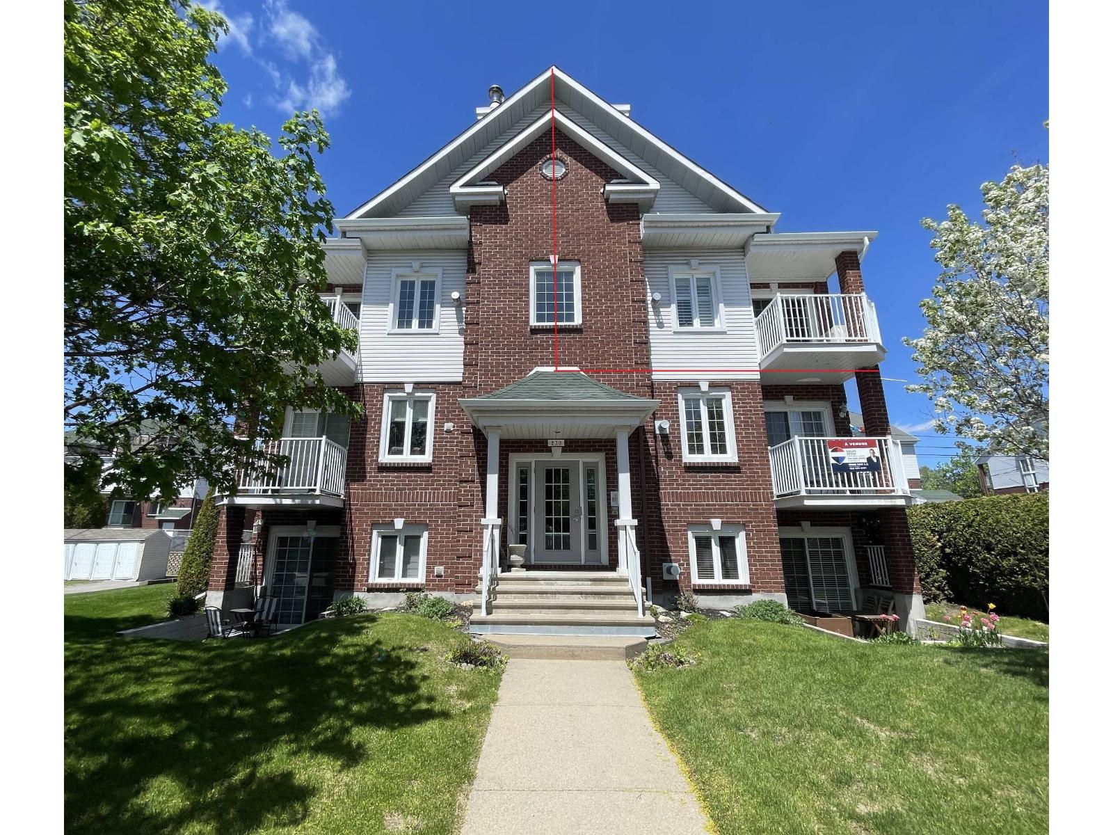 270 Rue des Violettes, #302, Sainte-Thérèse, Quebec J7E2H4