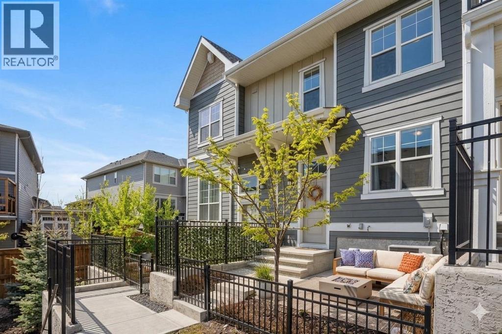 Row / Townhouse for Sale in 812 Cranbrook Walk SE|Calgary, Alberta T3M2V5 3