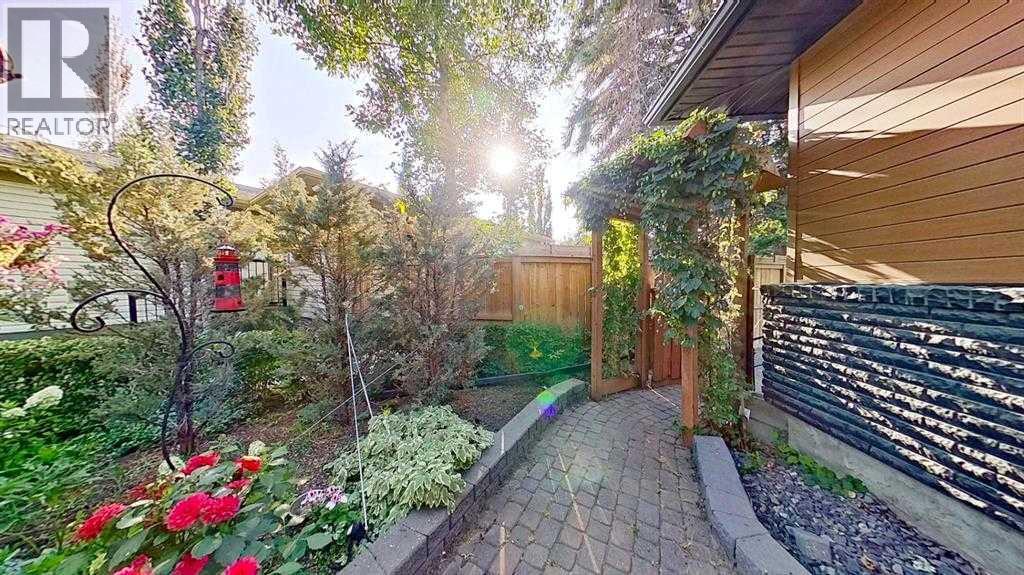 House for Sale in 1423 18 Street NE|Calgary, Alberta T2V4V8 3