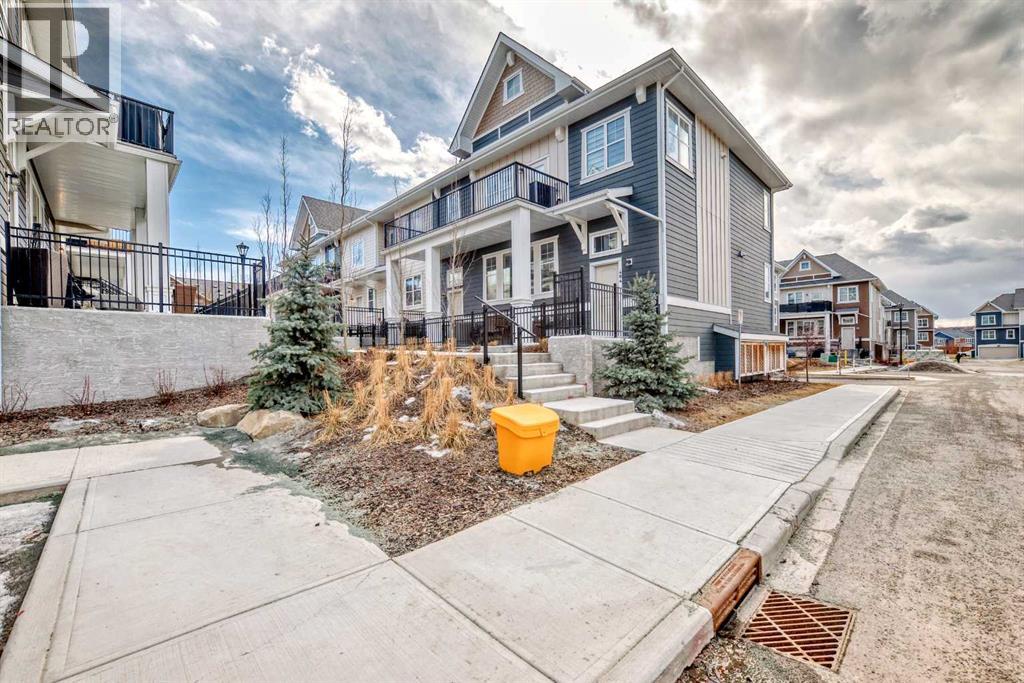 Row / Townhouse for Sale in 410 Cranbrook Walk SE|Calgary, Alberta T3M2V5 2