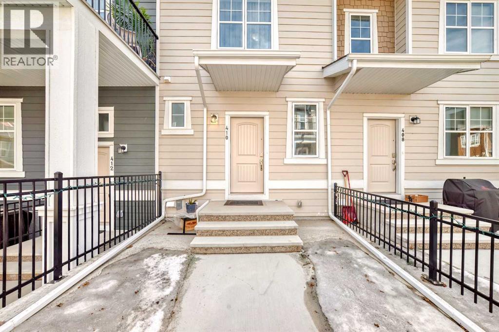 Row / Townhouse for Sale in 410 Cranbrook Walk SE|Calgary, Alberta T3M2V5 3