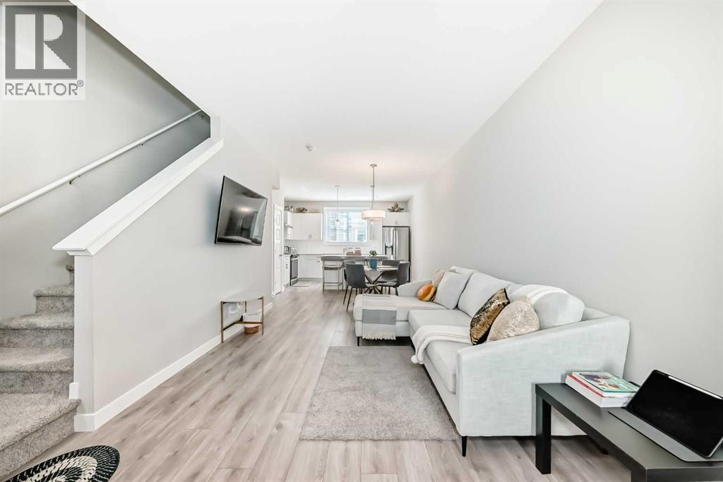 Row / Townhouse for Sale in 410 Cranbrook Walk SE|Calgary, Alberta T3M2V5 5