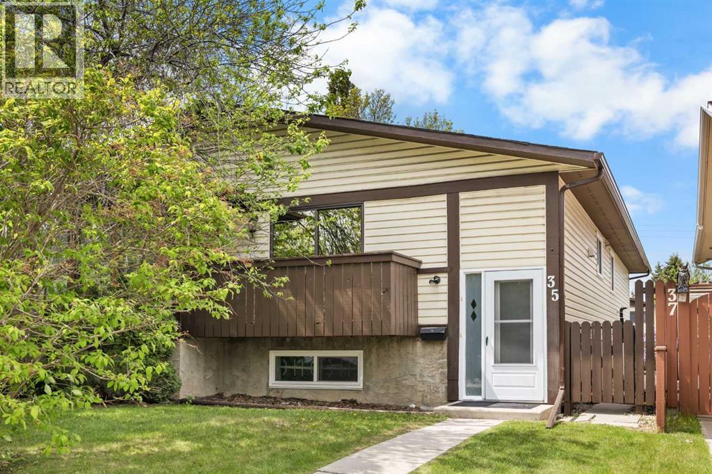 Duplex for Sale in 35 Bermuda Drive NW|Calgary, Alberta T3K1H5