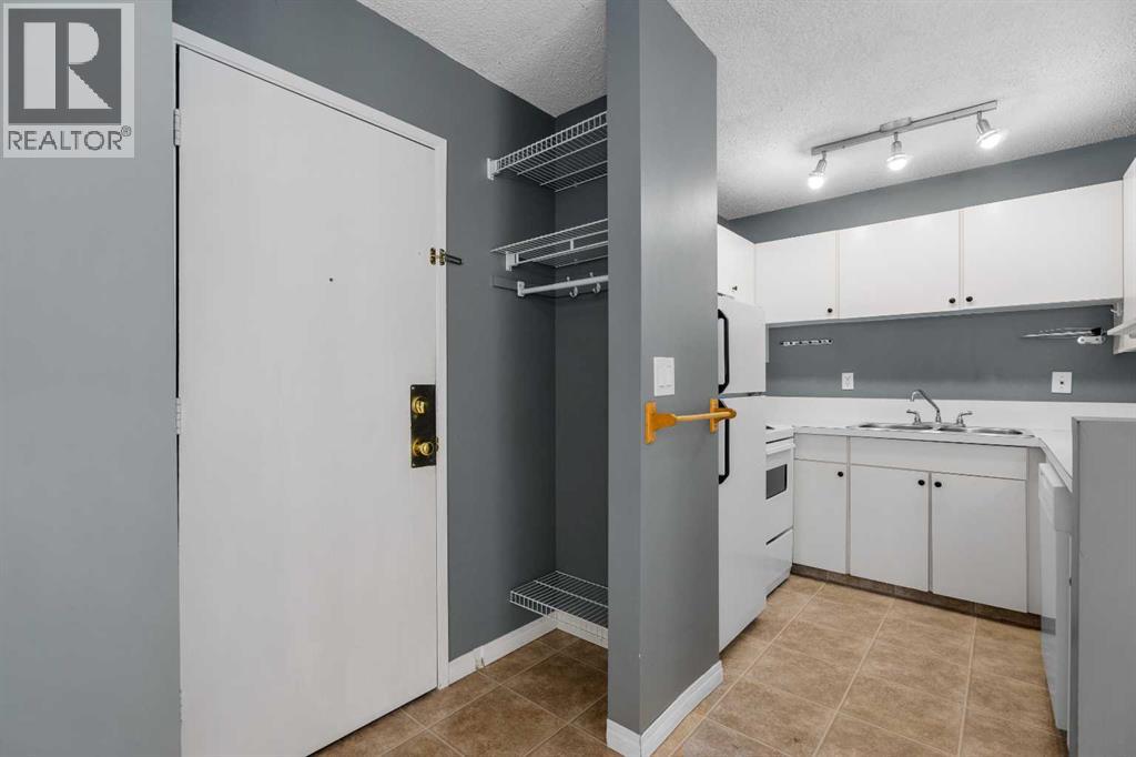 Apartment for Sale in 202C, 5601 Dalton Drive NW|Calgary, Alberta T3A2E2 5