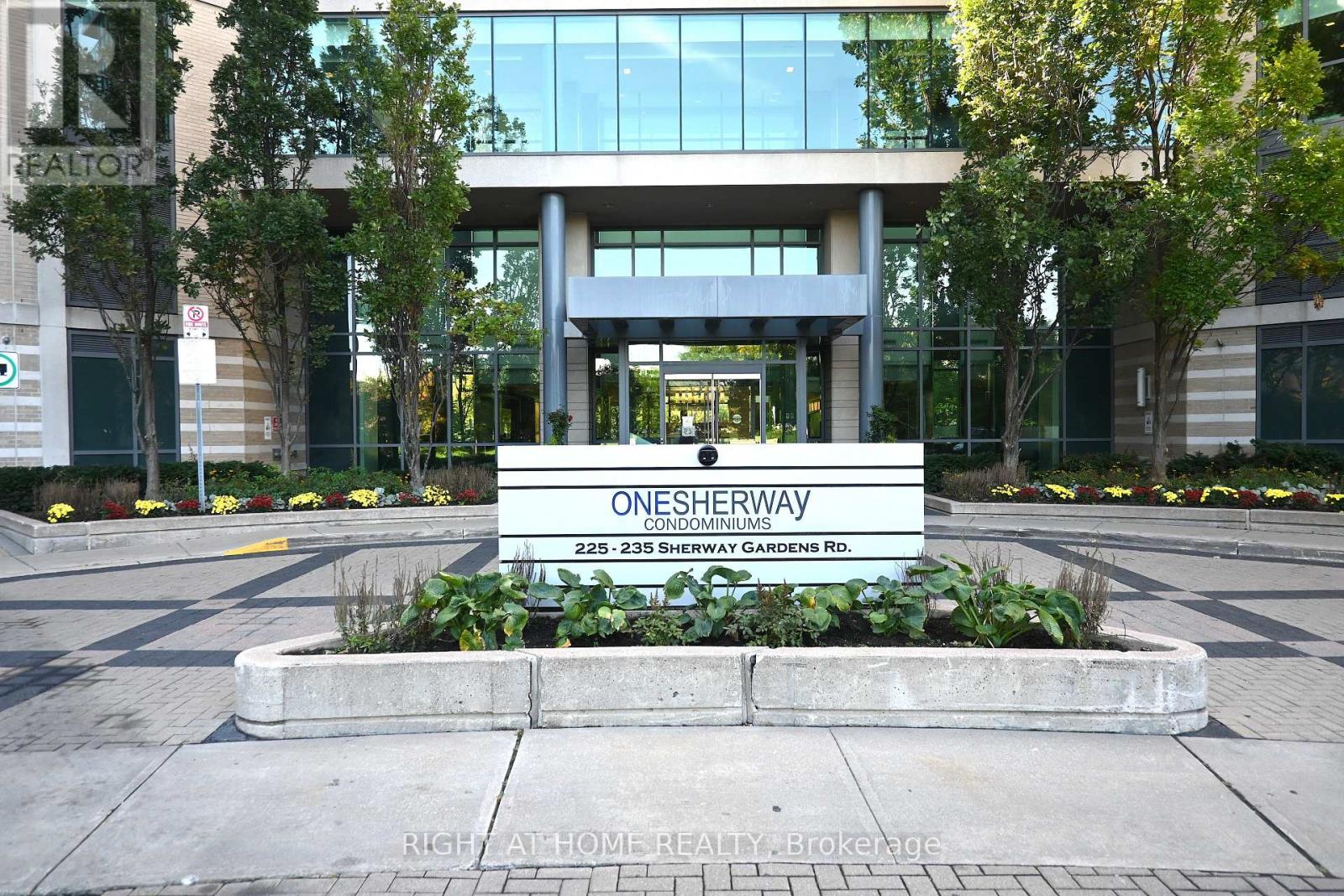 305 - 235 SHERWAY GARDENS ROAD, Toronto (Islington-City Centre West), Ontario M9C0A2