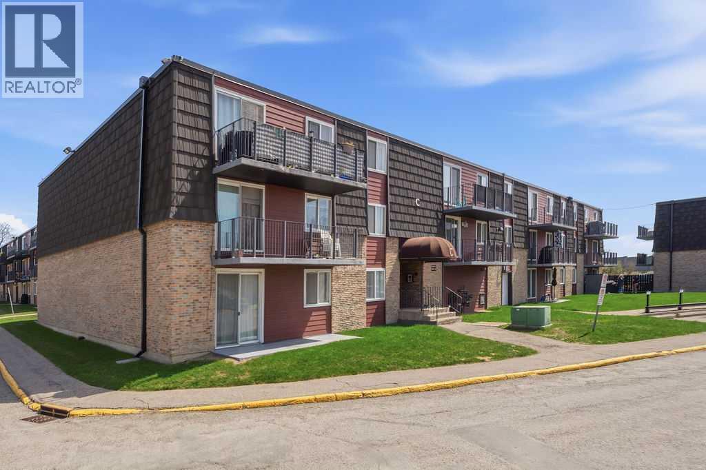 Apartment for Sale in 8C, 80 Galbraith Drive SW|Calgary, Alberta T3E4Z6