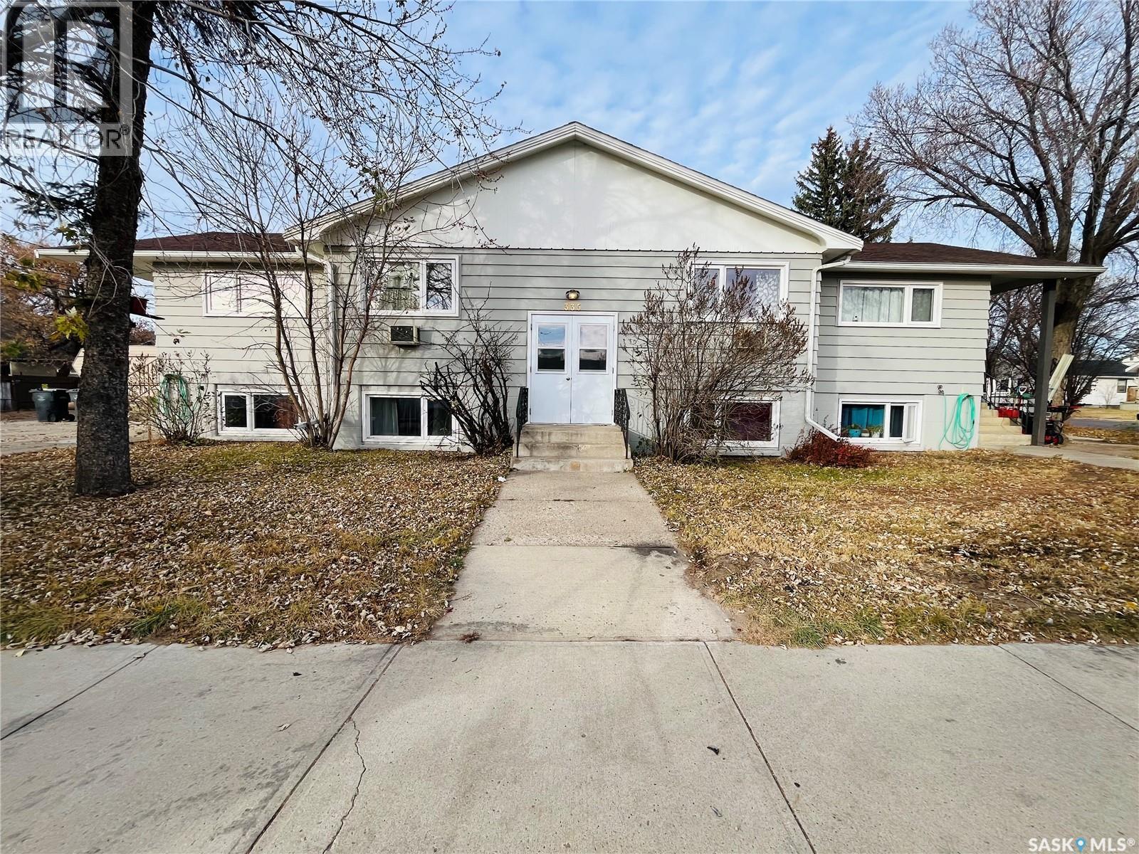 335 Chaplin STREET W