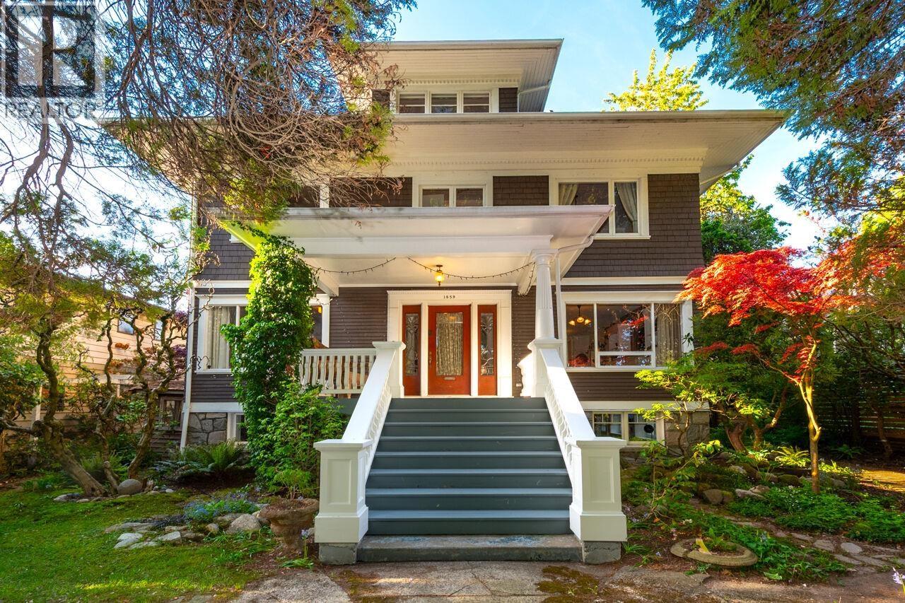 1859 NAPIER STREET|Vancouver, British Columbia V5L2N4