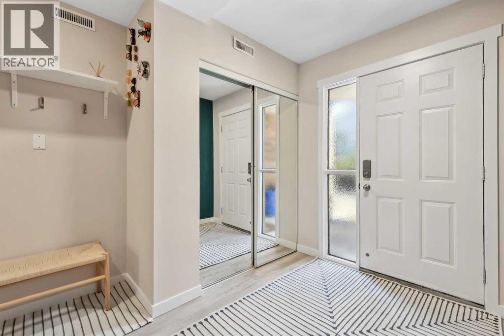 Row / Townhouse for Sale in 109 Coachway Lane SW|Calgary, Alberta T3H2V9 4