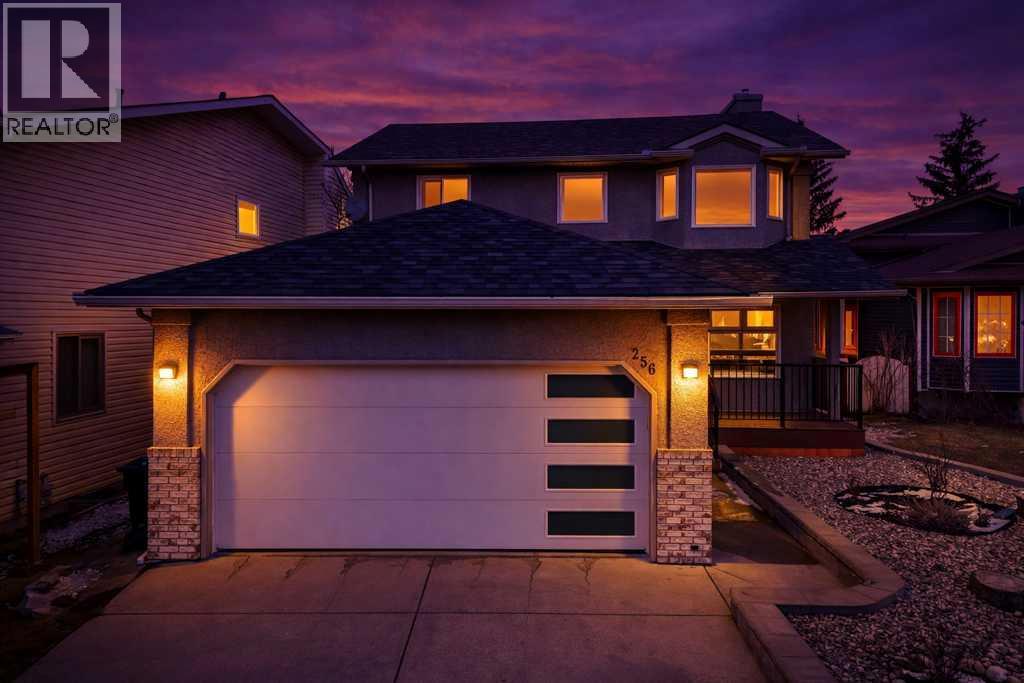 House for Sale in 256 Riverside Mews SE|Calgary, Alberta T2C3Y8