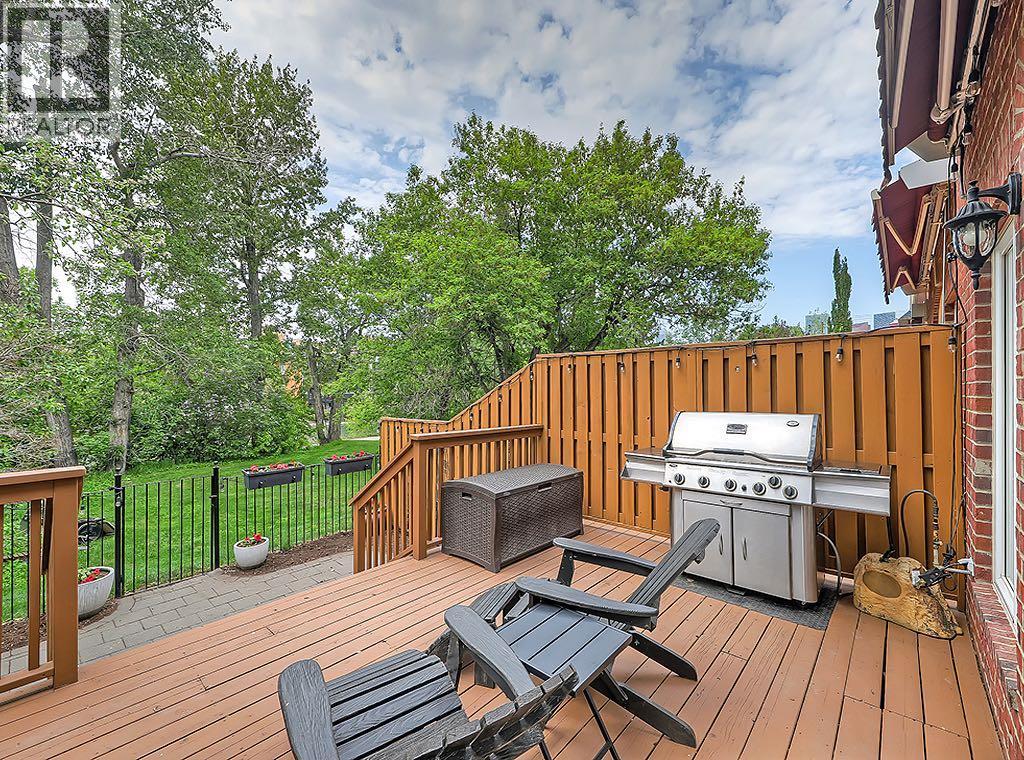 Row / Townhouse for Sale in 2423 Erlton Street SW|Calgary, Alberta T2S2V9 2