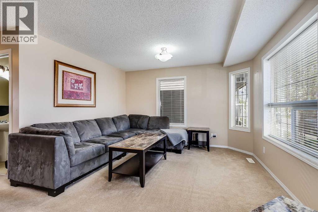 House for Sale in 31 Taralake Gardens NE|Calgary, Alberta T3J0A8 3
