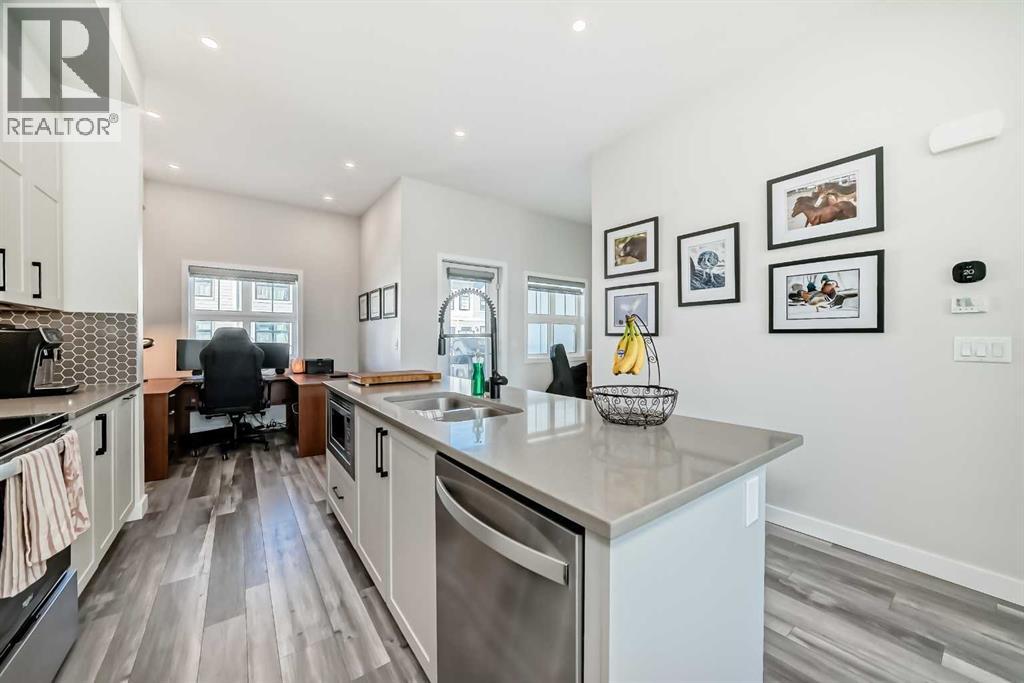 Row / Townhouse for Sale in 158 Les Jardins Park SE|Calgary, Alberta T2C5V3 5