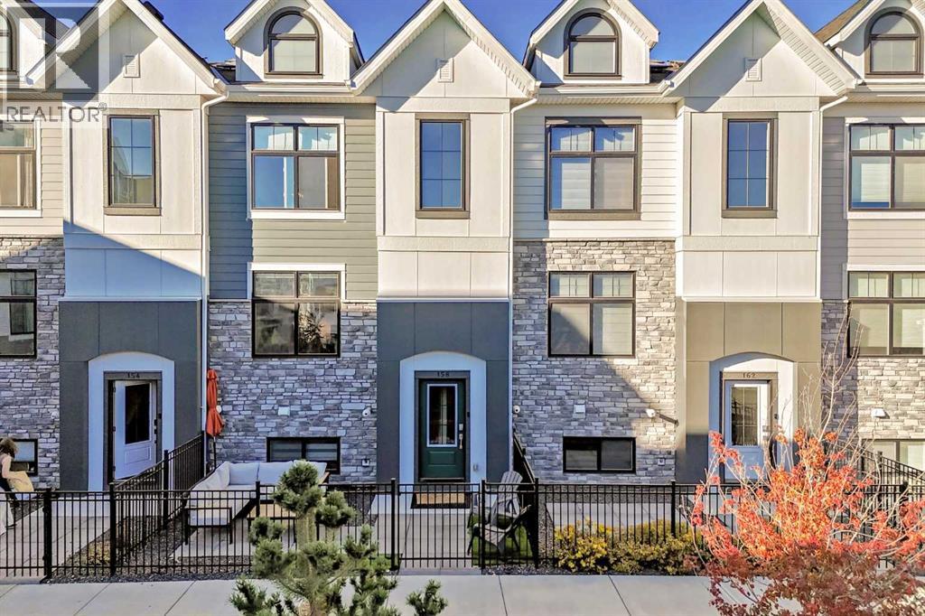 Row / Townhouse for Sale in 158 Les Jardins Park SE|Calgary, Alberta T2C5V3