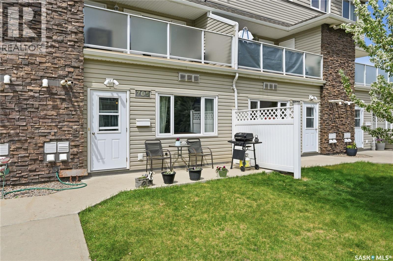 705 1022 Hampton CIRCLE