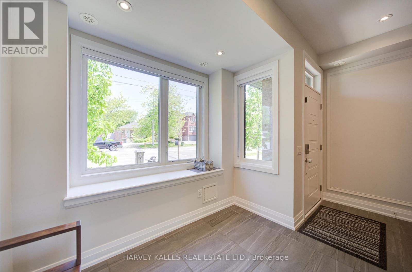 Row / Townhouse for Sale in 1130A ISLINGTON AVENUE|Toronto (Islington-City Centre West), Ontario M8Z0G6 3