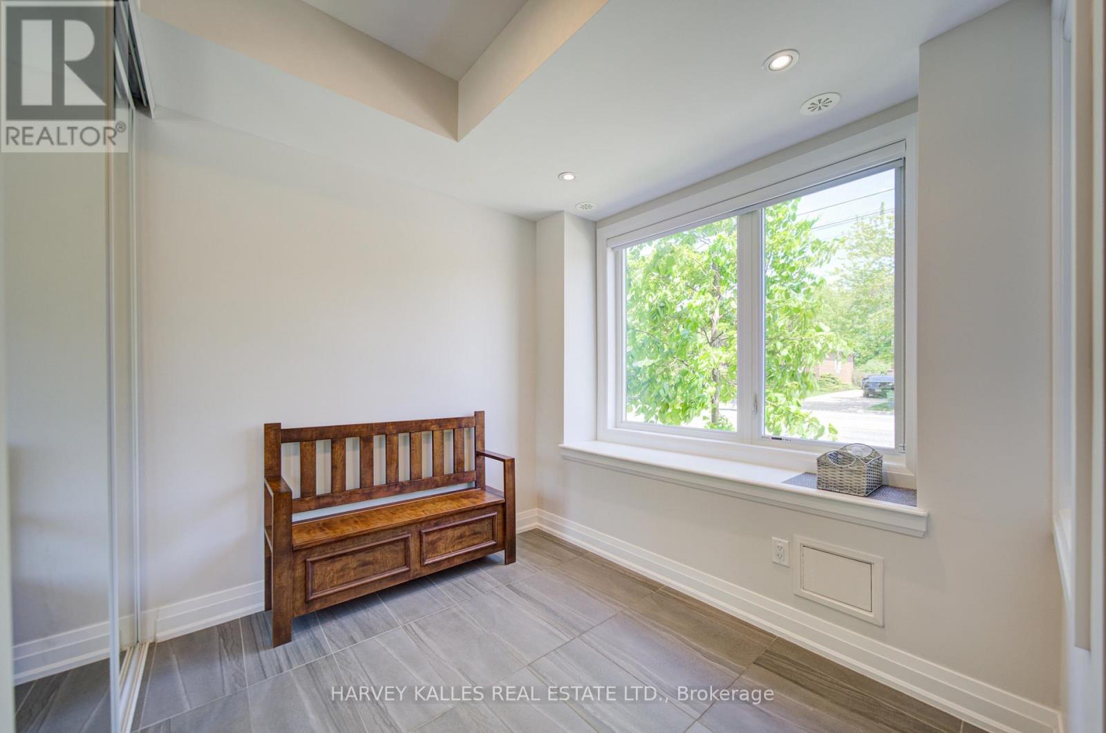 Row / Townhouse for Sale in 1130A ISLINGTON AVENUE|Toronto (Islington-City Centre West), Ontario M8Z0G6 4