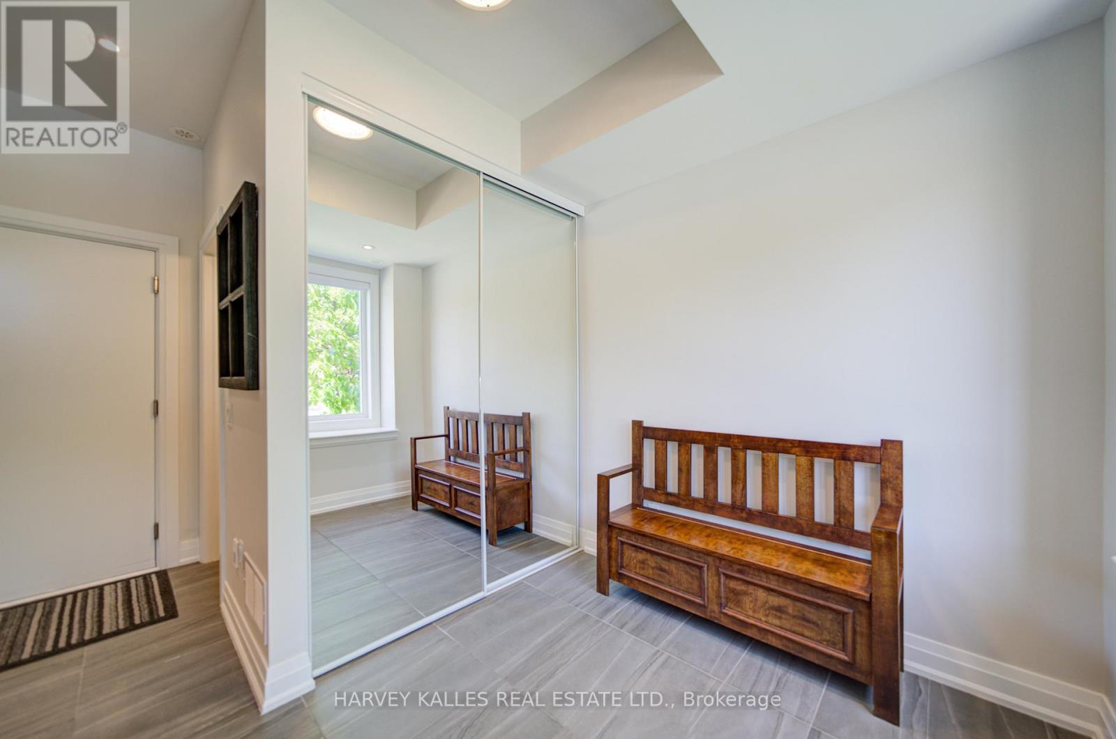 Row / Townhouse for Sale in 1130A ISLINGTON AVENUE|Toronto (Islington-City Centre West), Ontario M8Z0G6 5