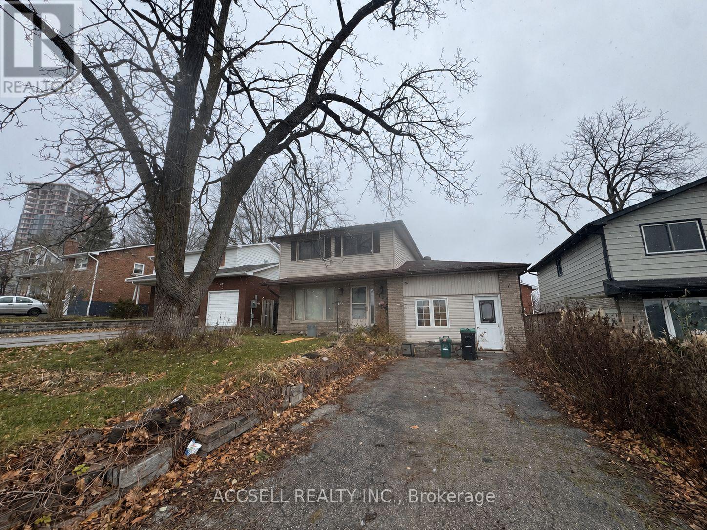 187 TORONTO STREET, Barrie (Queen's Park), Ontario L4N1V7