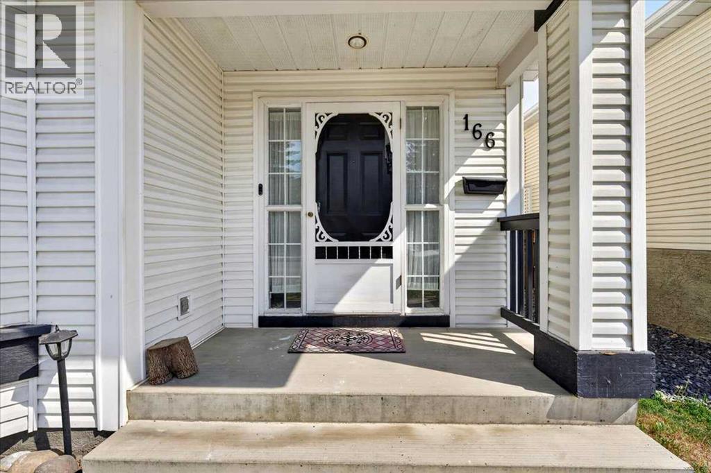 House for Sale in 166 Mt Lorette Close SE|Calgary, Alberta T2Z2L7 5